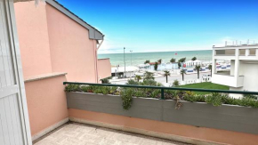 Trilocale fronte mare in residence con piscina a Marcelli - M079